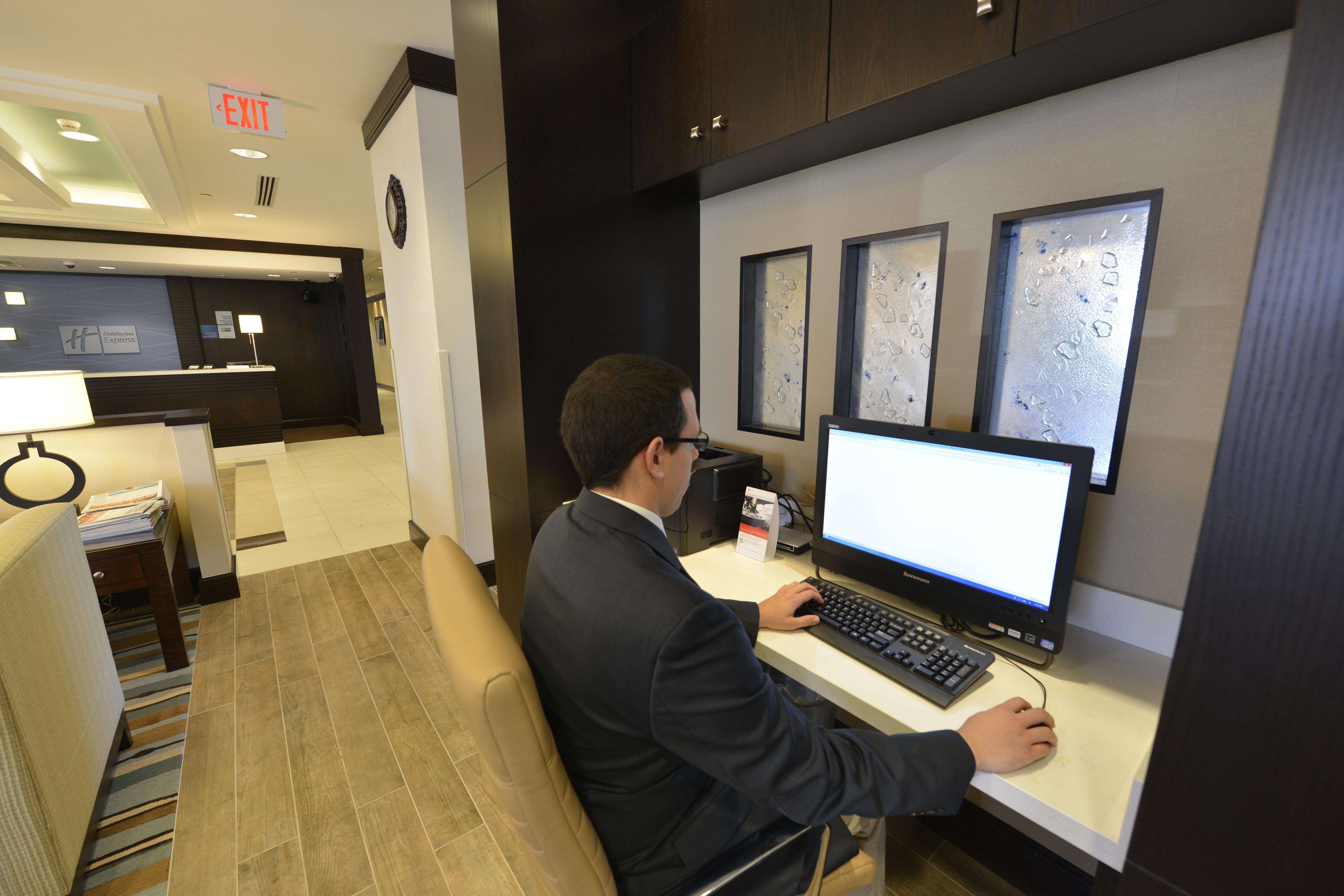 Holiday Inn Express Hotel & Suites Waterloo - St. Jacobs Area By Ihg Exterior foto